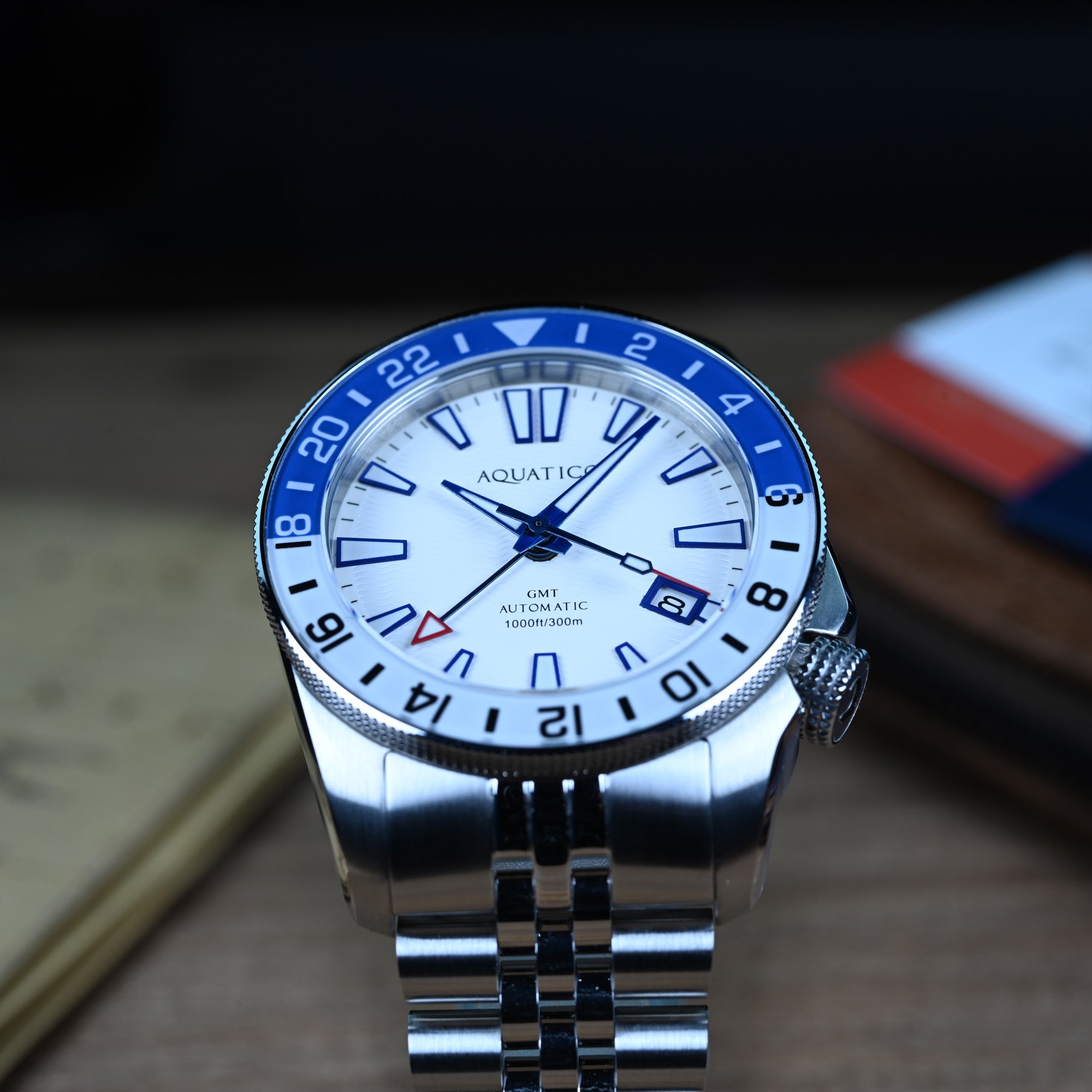 White dial automatic dive GMT watch with 40mm case