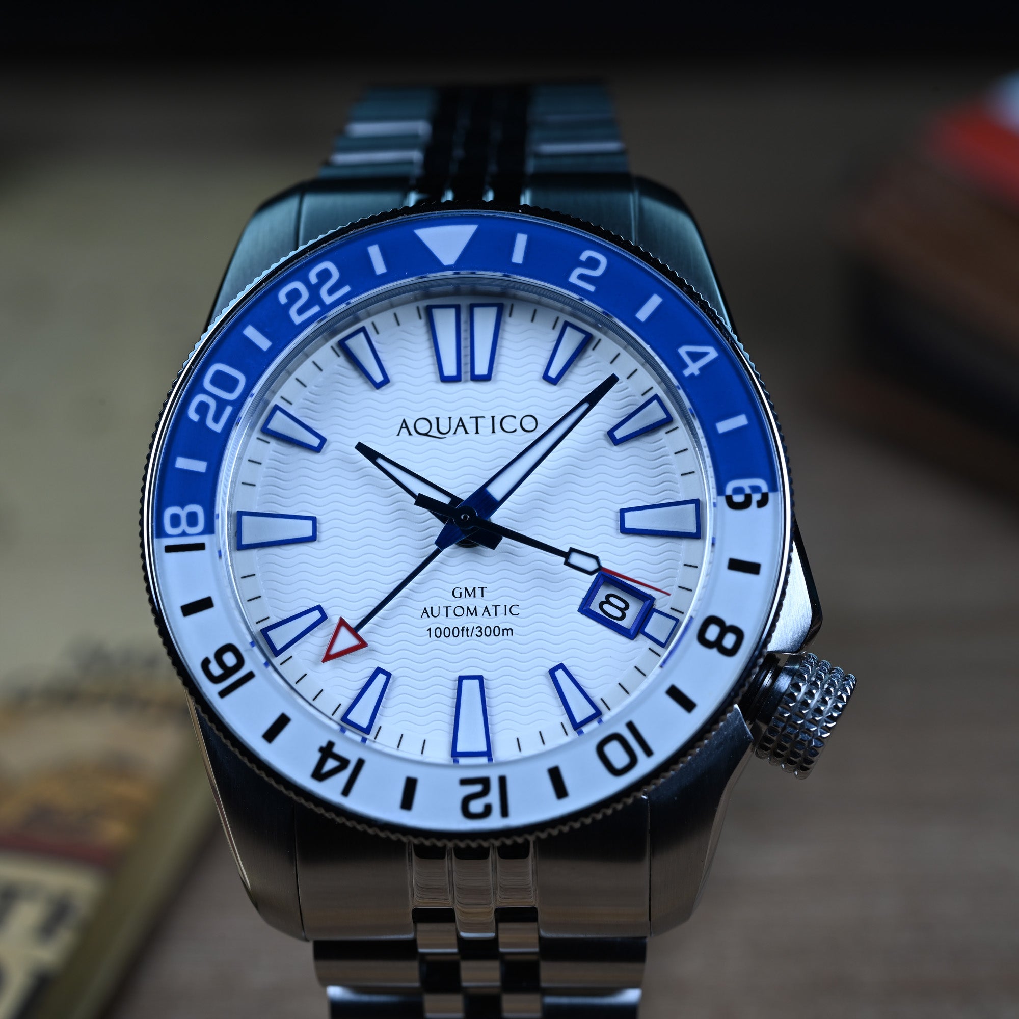 Men’s white dial dive GMT watch for travel and diving