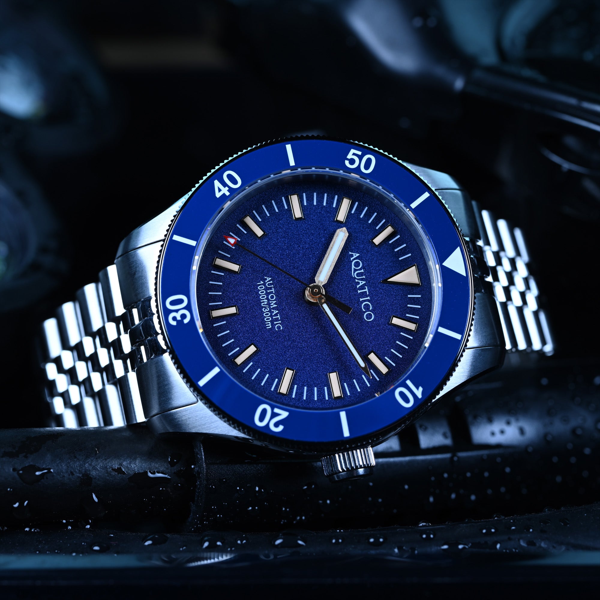 Automatic Dive Watch with No Date Blue Dial
