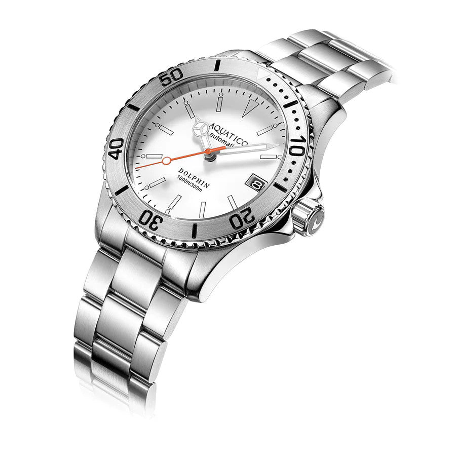 Why is white dial dive watch so popular?