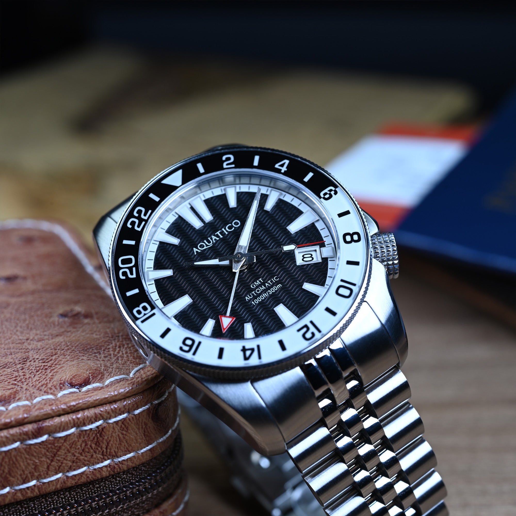 Men’s black dial dive GMT watch for travel and diving