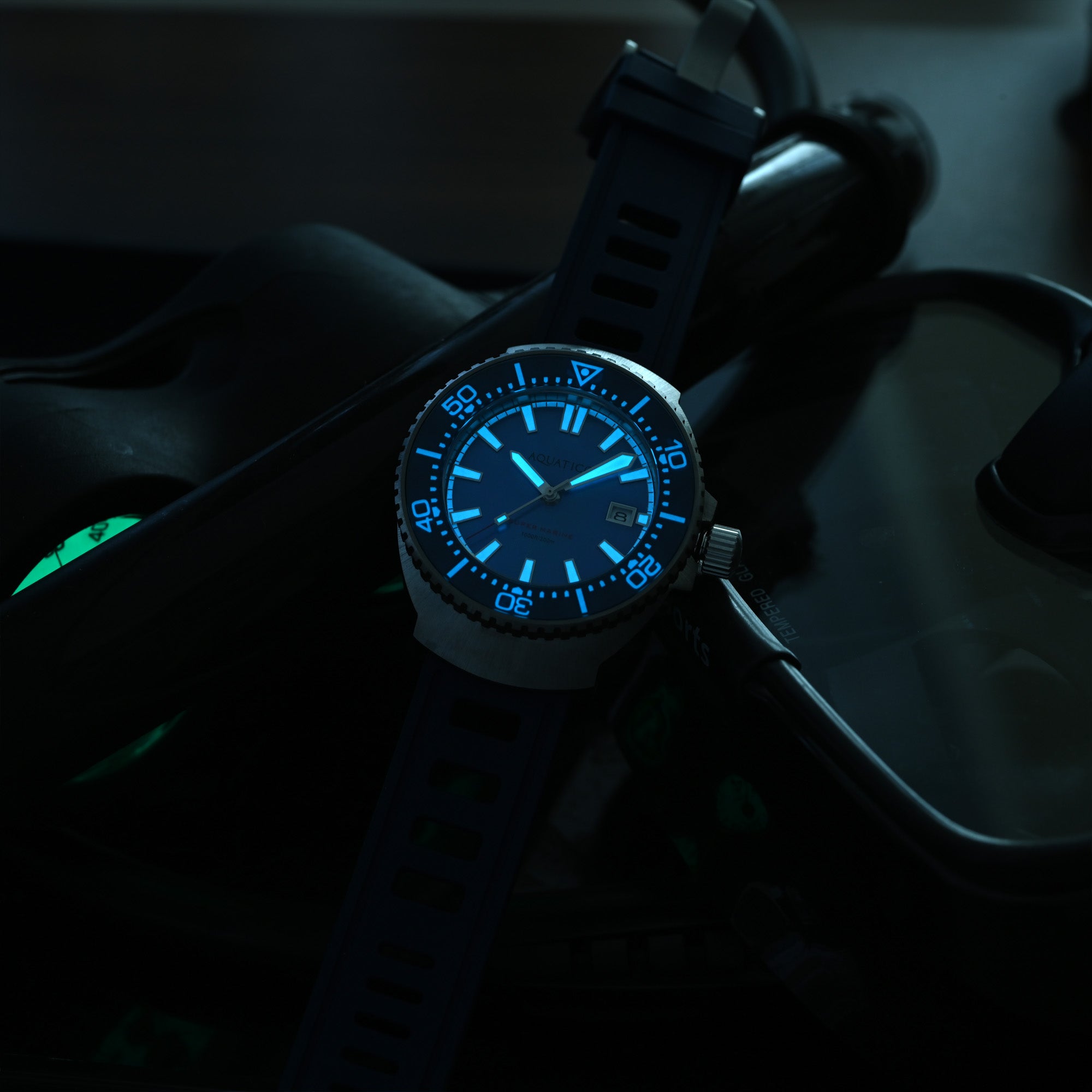 men’s dive watch with MOP dial