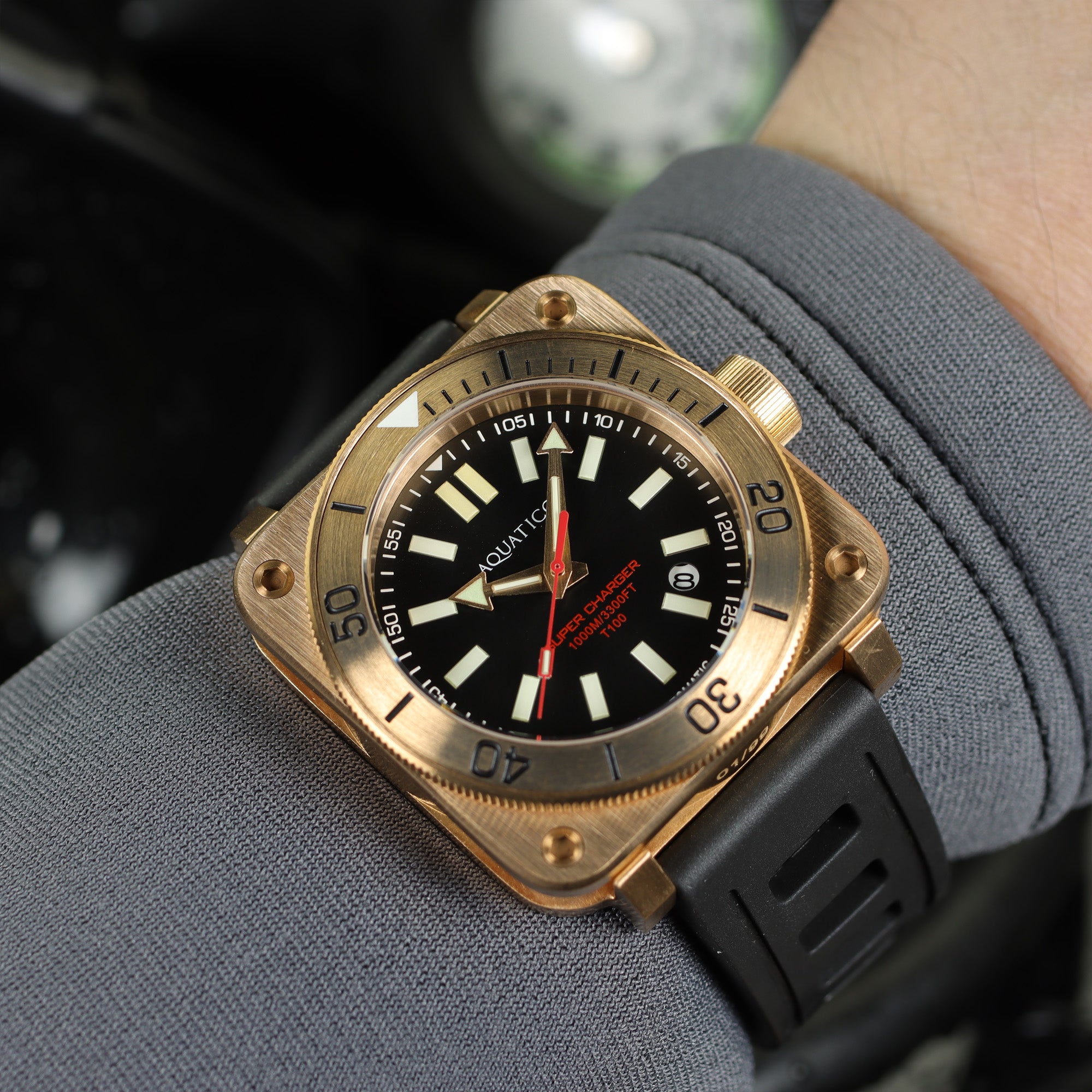 Best Bronze Tritium Black Dial Watch – Automatic Dive Tool – AQUATICO